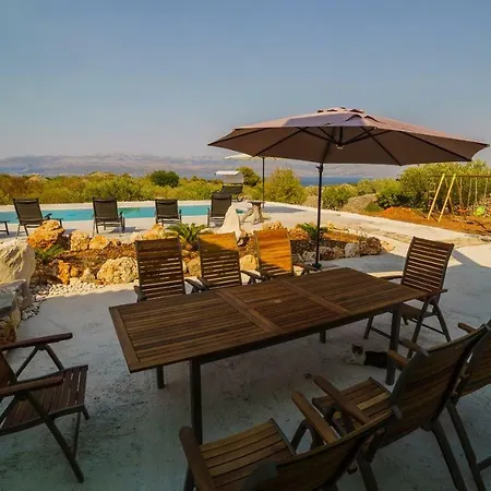Olive Harvest Villa Sutivan